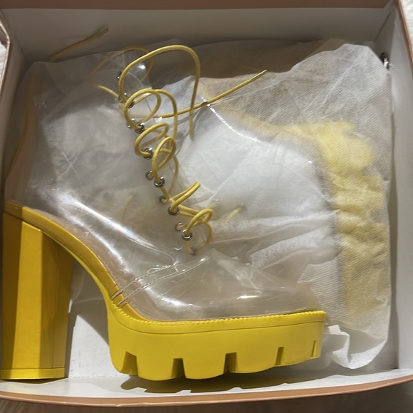 NEW Nylah Clear Yellow Lace Up Platform Boots US size 9 Womens - Picture 2 of 3